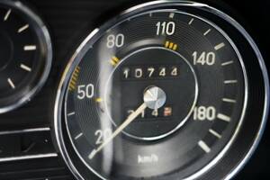 Bild 3/12 von Mercedes-Benz 220 (1968)