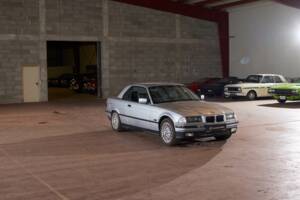 Immagine 16/27 di BMW 328i (1995)