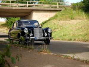Imagen 14/43 de Mercedes-Benz 220 S (1957)