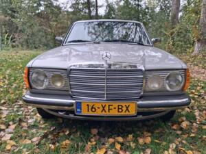 Bild 3/8 von Mercedes-Benz 230 E (1982)