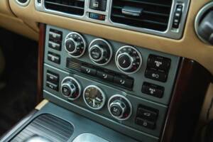 Bild 41/50 von Land Rover Range Rover Vogue TDV8 (2007)