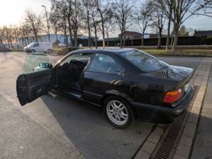 Immagine 5/72 di BMW 328i (1996)