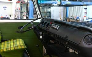 Bild 18/38 von Volkswagen T2b Camper (1974)
