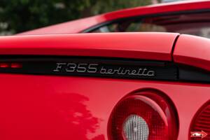 Bild 10/53 von Ferrari F 355 Berlinetta (1996)