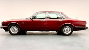 Afbeelding 2/17 van Jaguar XJ 6 4.0 (1990)