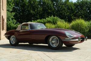 Image 7/50 de Jaguar E-Type 3.8 (1964)