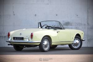 Image 3/49 of Alfa Romeo Giulia 1600 Spider (1964)
