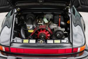 Image 50/108 de Porsche 911 Carrera 3.2 (1989)