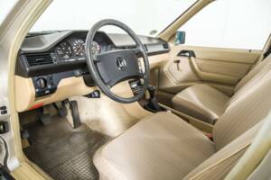 Bild 16/50 von Mercedes-Benz 230 TE (1987)