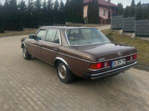 Bild 6/8 von Mercedes-Benz 250 (1980)