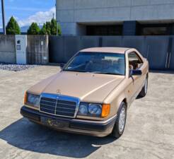Bild 1/42 von Mercedes-Benz 300 CE (1988)