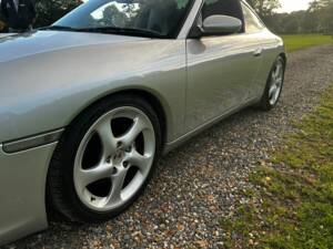 Image 17/54 de Porsche 911 Carrera (2003)
