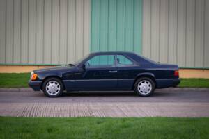 Bild 3/30 von Mercedes-Benz 300 CE (1992)