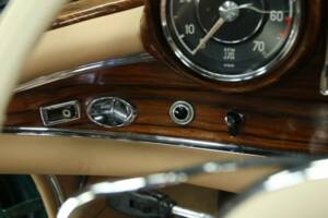 Immagine 20/50 di Mercedes-Benz 250 SE (1966)