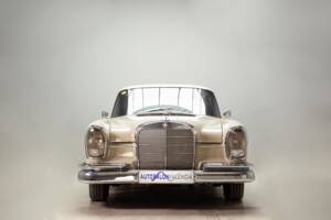 Bild 2/32 von Mercedes-Benz 220 SE b (1965)