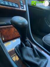 Bild 33/48 von Mercedes-Benz 200 E (1991)