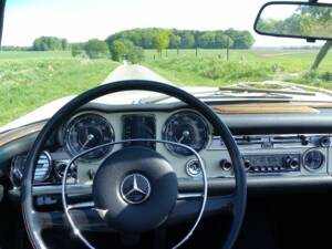 Mercedes-Benz 280 SL Roadster (W 113) hellelfenbein 1969