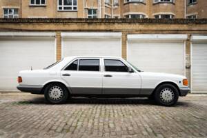 Image 21/50 of Mercedes-Benz 500 SEL (1984)