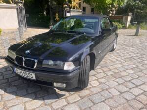 Immagine 1/11 di BMW 318i (1998)