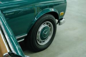 Image 39/50 de Mercedes-Benz 280 SL (1968)