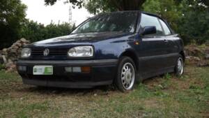 Image 2/50 of Volkswagen Golf III Cabrio 1.6 (1996)