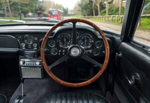Bild 17/27 von Aston Martin DB 6 Mk II (1971)