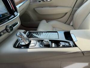 Bild 16/27 von Volvo S90 T8 (2018)