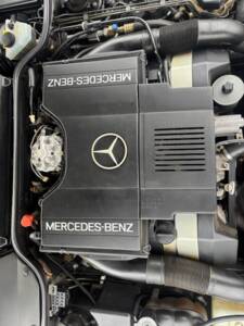 Image 30/49 de Mercedes-Benz 500 SL (1990)