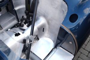 Image 16/50 of Lister Knobbly (1958)