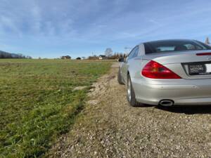 Image 70/89 of Mercedes-Benz SL 500 (2002)