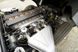 Image 22/25 de Jaguar E-Type (1969)