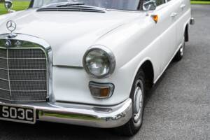 Image 15/35 of Mercedes-Benz 190 c (1965)