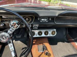 Image 2/8 of Ford Mustang 200 (1965)