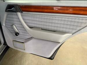 Image 42/43 of Mercedes-Benz 230 TE (1992)