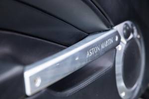 Imagen 8/31 de Aston Martin V12 Vanquish S (2006)