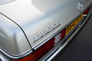 Bild 28/28 von Mercedes-Benz 230 CE (1984)
