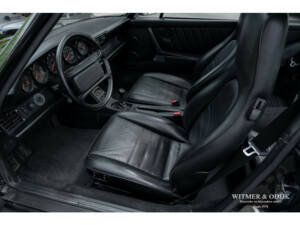 Image 17/28 de Porsche 911 Carrera 4 (1990)
