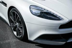 Image 32/50 of Aston Martin Vanquish Volante (2014)