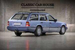 Image 11/100 of Mercedes-Benz 230 TE (1990)