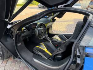 Immagine 19/30 di McLaren 720S (2021)