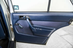 Image 34/50 of Mercedes-Benz 190 E (1986)