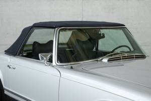 Image 25/50 de Mercedes-Benz 280 SL (1970)