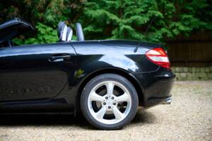 Image 30/50 of Mercedes-Benz SLK 350 (2004)
