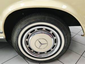 Image 25/58 de Mercedes-Benz 280 SL (1969)
