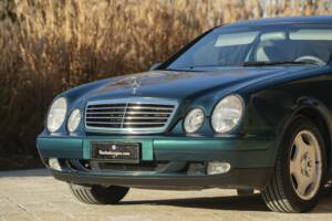 Image 24/50 of Mercedes-Benz CLK 200 (1997)