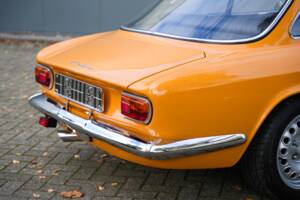 Image 20/38 of Alfa Romeo Giulia GT 1300 Junior (1968)