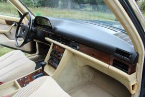 Image 21/51 de Mercedes-Benz 500 SE (1984)