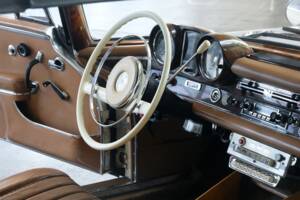 Afbeelding 21/50 van Mercedes-Benz 300 SE (1963)