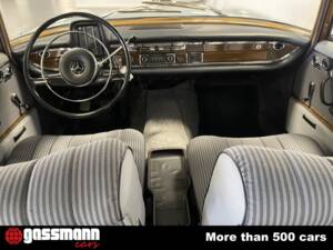 Image 15/15 of Mercedes-Benz 220 SE b (1963)