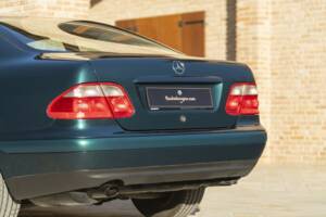 Image 25/50 of Mercedes-Benz CLK 200 (1997)